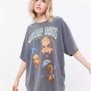 URBAN OUTFITTERS SNOOP DOGG GRAPHIC TEE
